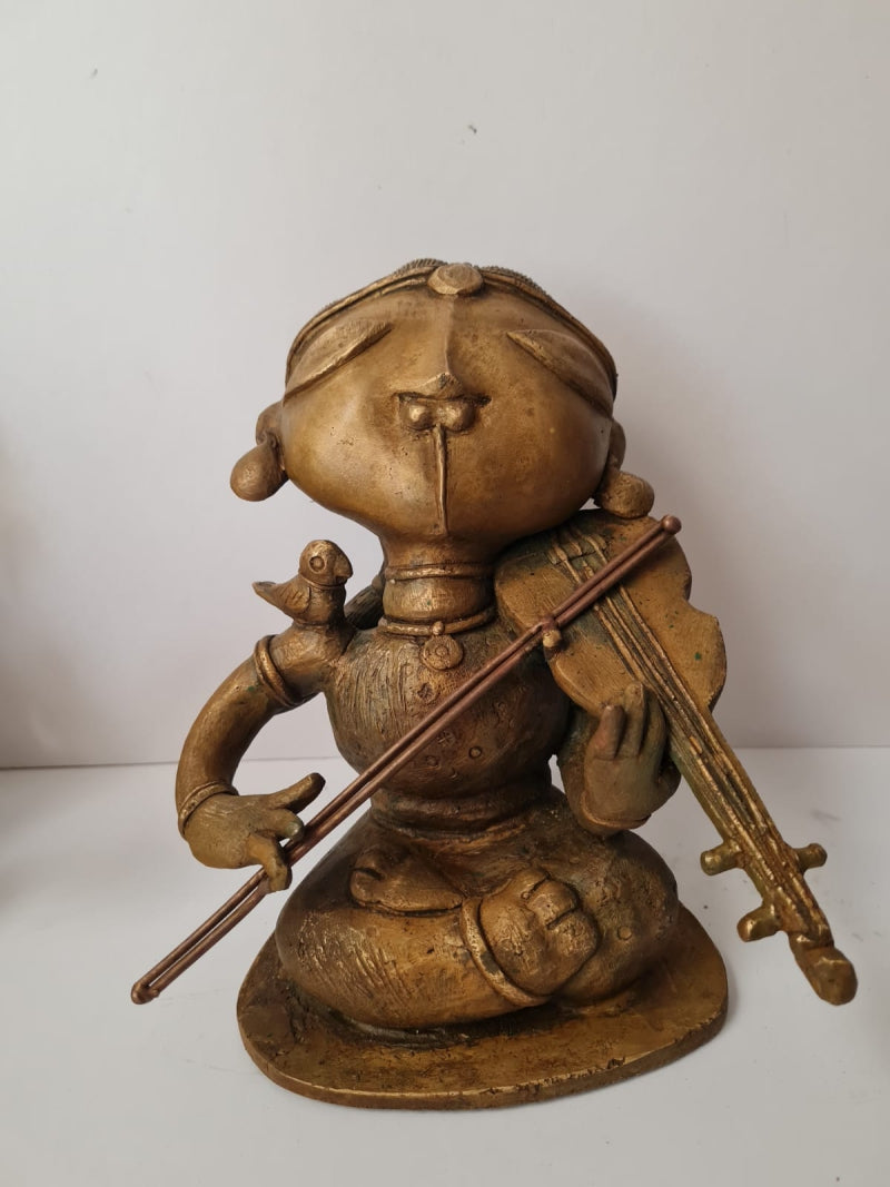 'Violinist' figurative Bronze sculpture by artist G Subramanian, 9x6 inch, on bronze